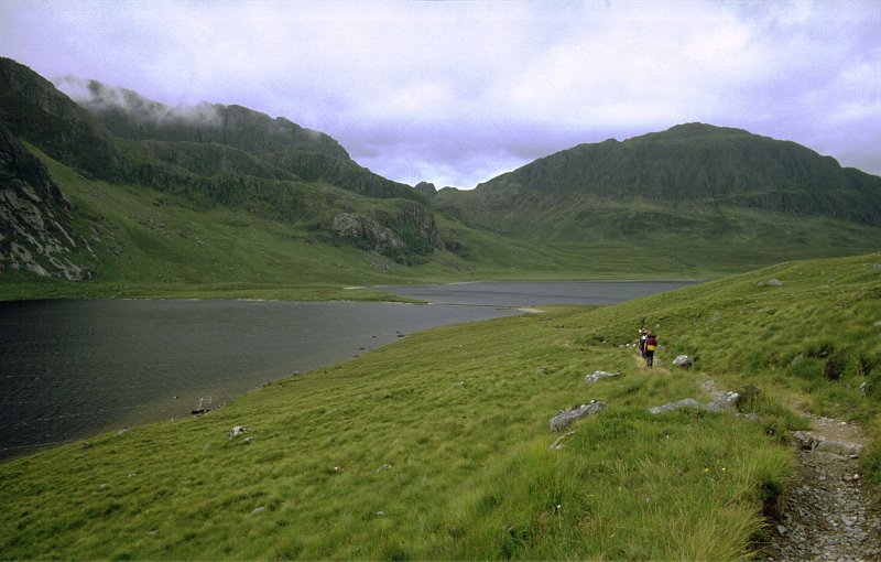 Approaching Fionn Loch and Dubh Loch